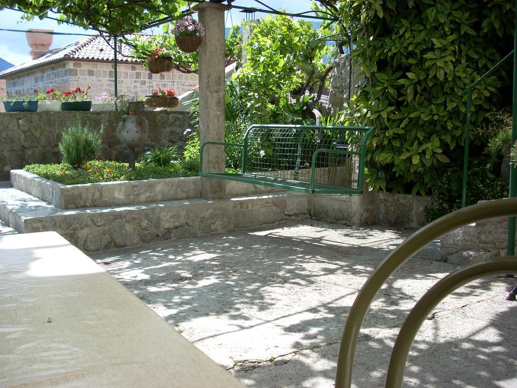 Guest House Dragutinovic Perast Exterior foto