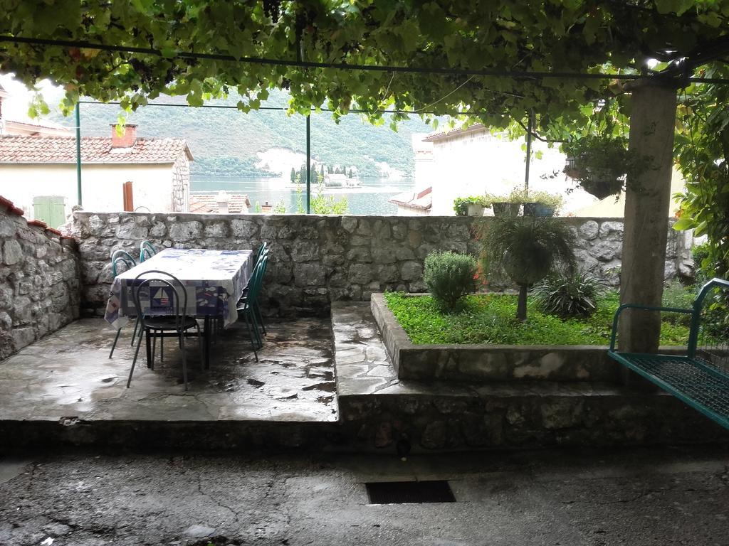 Guest House Dragutinovic Perast Exterior foto